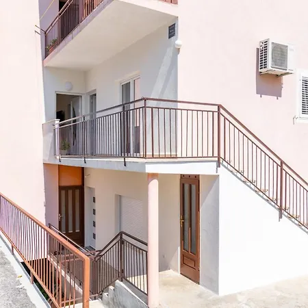 Zora Apartment