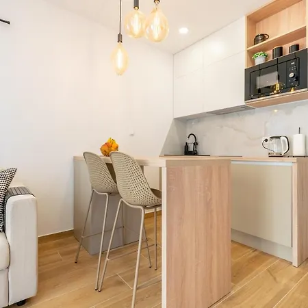 Zora * マカルスカ