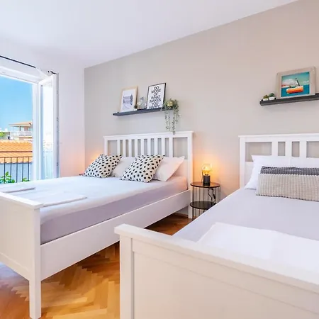 Zora * マカルスカ