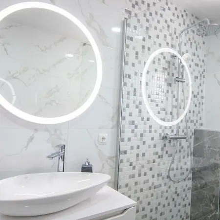 アパート Zora マカルスカ